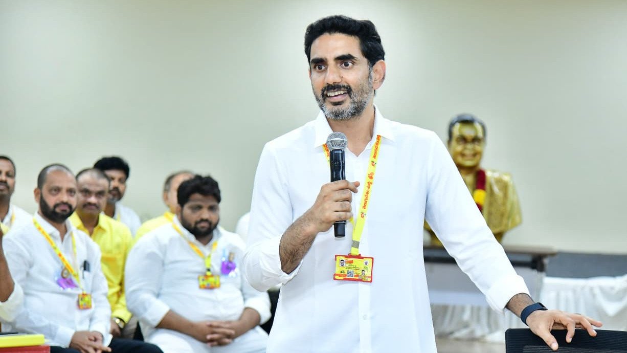 వైసీపీ ఫేక్ ఫ్యాక్టరీపై లోకేశ్ "రెడ్ బుక్" సమరం: కిందిస్థాయి క్యాడర్‌కు గట్టి దిశానిర్దేశం