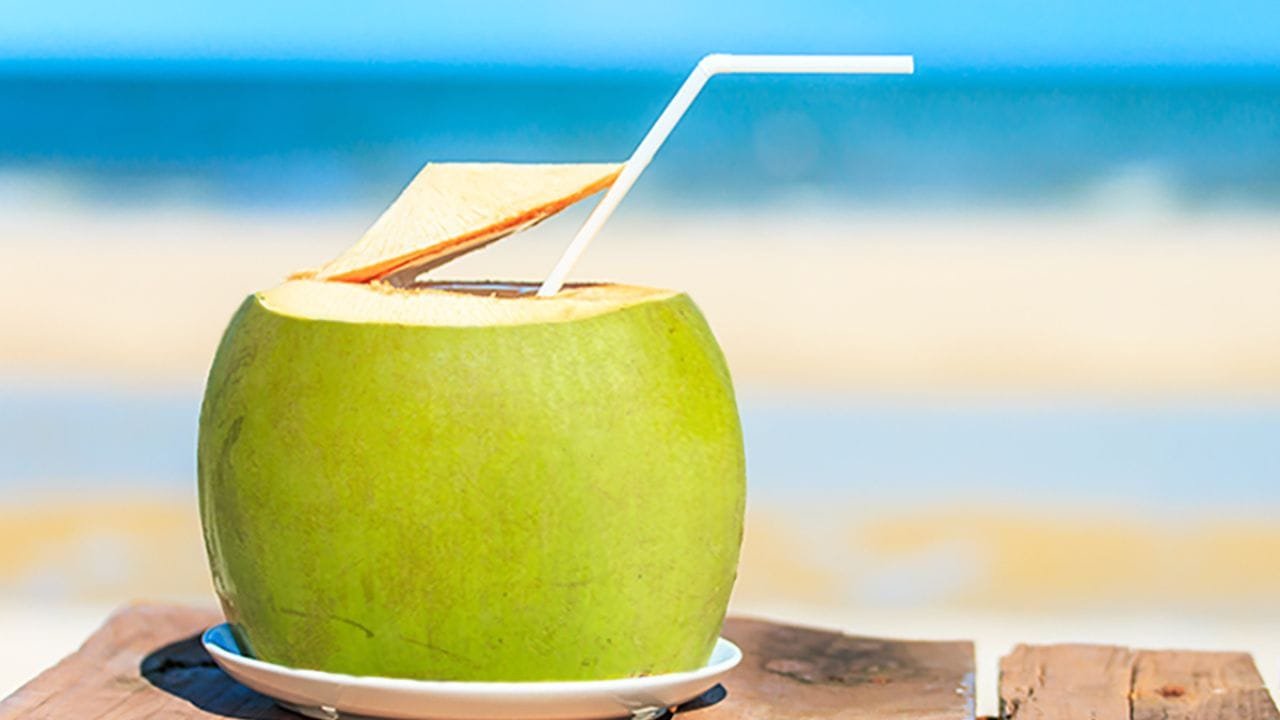 కొబ్బరి నీళ్లు అమృతం అనుకుంటున్నారా? అతిగా తాగితే ప్రమాదమే!