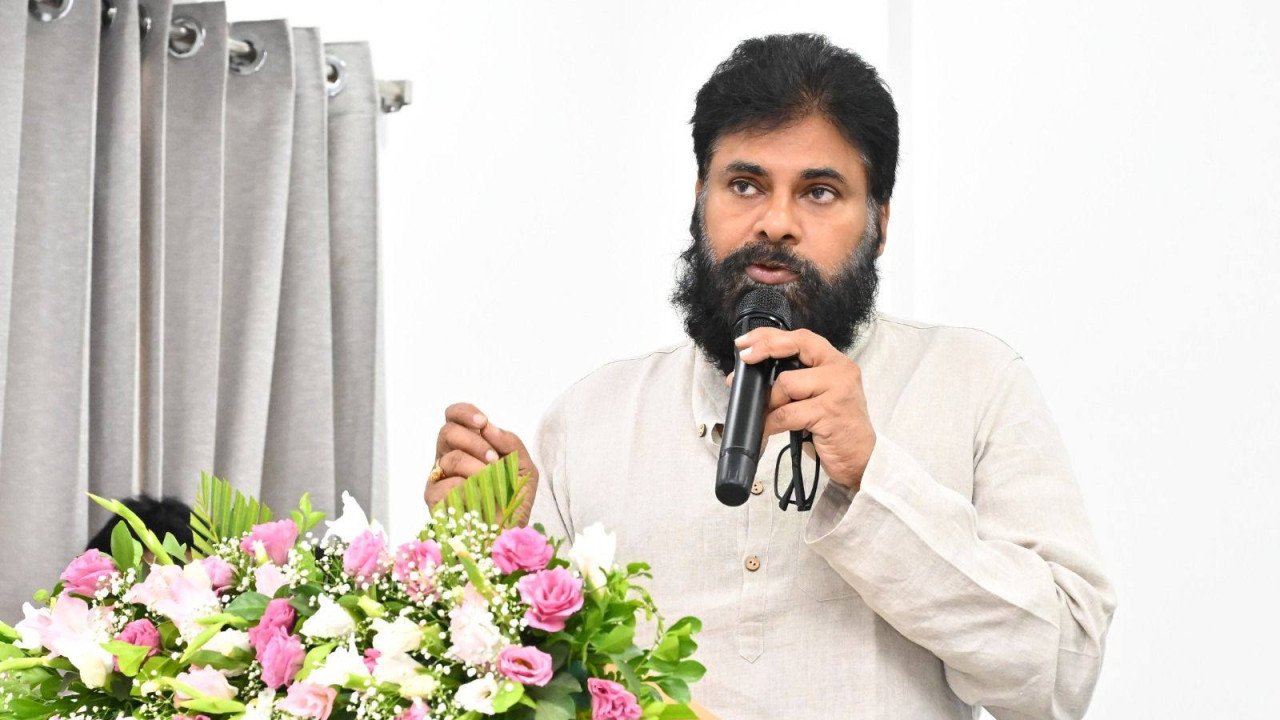 సర్జరీ సక్సెస్: 'వస్తున్నా' అంటూ పవన్ కల్యాణ్ భావోద్వేగ సందేశం