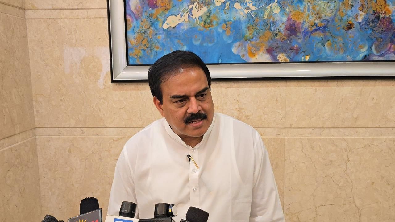 పెట్రోల్ బంకుల మూతపై మంత్రి నాదెండ్ల సీరియస్: బ్లాక్ మార్కెటర్ల ఆట కట్టేనా?