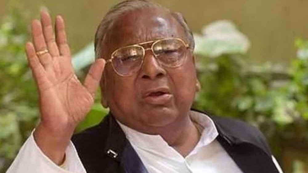 వీహెచ్ కు మంత్రి హోదా: కాంగ్రెస్ బీసీ అండగా నిలుస్తుందా?