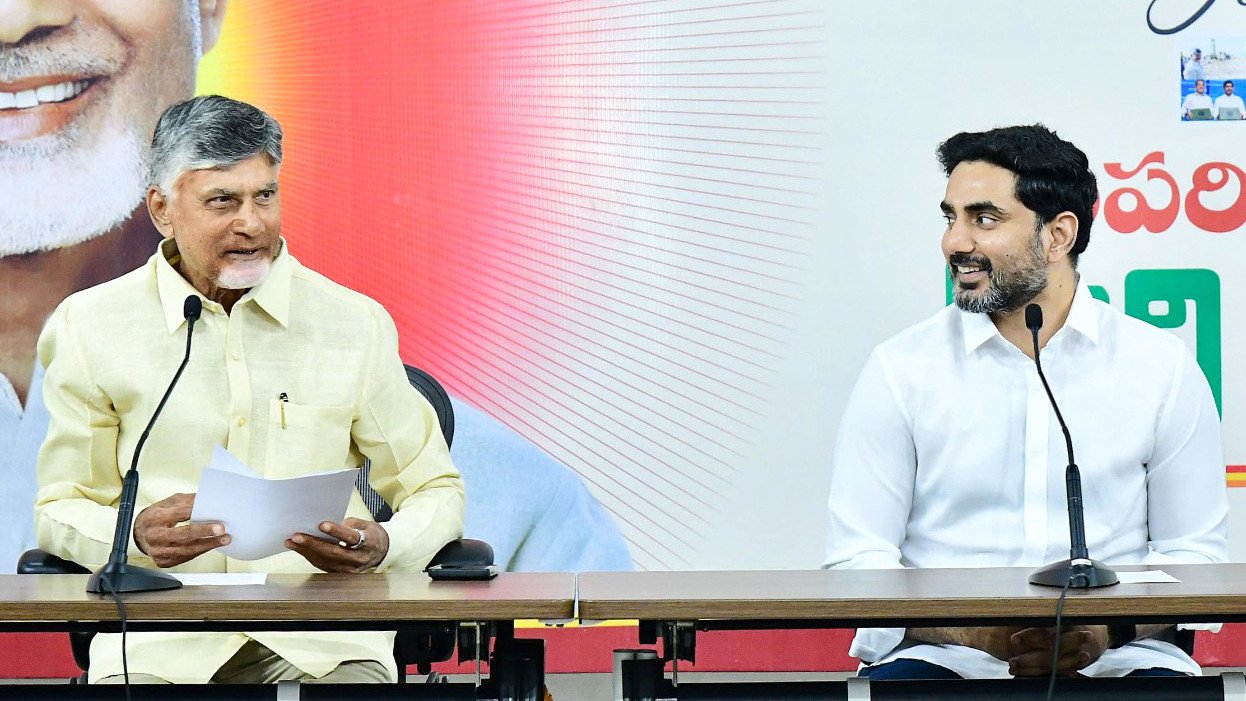 ఒకే విమానంలో గౌహతికి చంద్రబాబు, లోకేష్: వ్యూహాత్మక పర్యటన వెనుక అసలు కథ