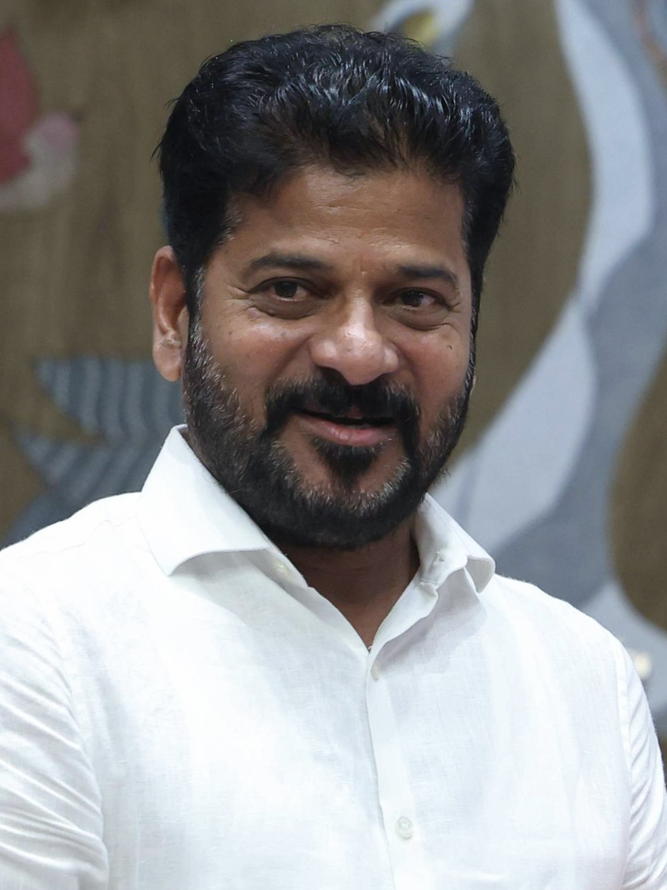 రాహుల్ గాంధీ నిర్బంధంపై రేవంత్ రెడ్డి తీవ్ర నిరసన